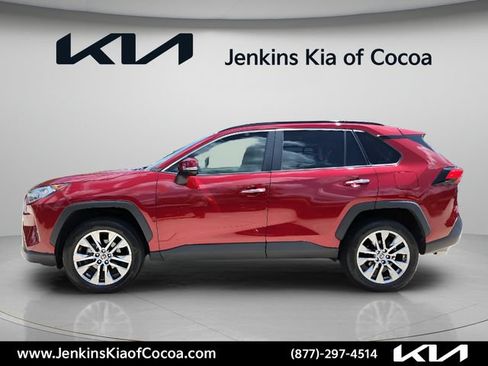 Used 2019 Toyota RAV4 Limited w/ Cold Weather Package FWD image 9