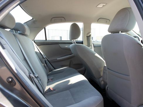 Used 2012 Toyota Corolla LE FWD image 12