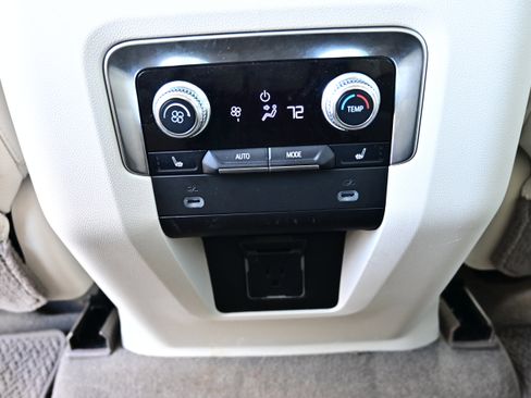 Used 2021 GMC Yukon Denali w/ Denali Premium Package AWD/4WD image 18