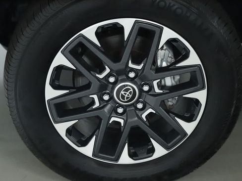 Used 2024 Toyota Tundra Limited AWD/4WD image 40