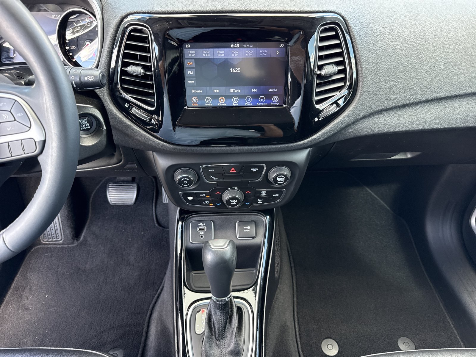 Used 2019 Jeep Compass Latitude FWD image 27