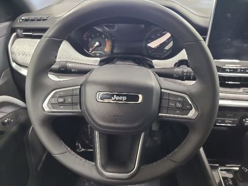 Used 2023 Jeep Compass Latitude AWD/4WD image 25