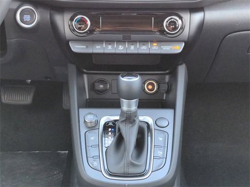 Used 2022 Hyundai Kona Limited w/ Winter Weather Package image 17