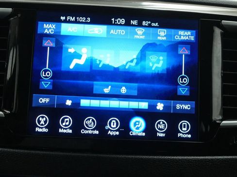 Used 2017 Chrysler Pacifica Touring-L Plus FWD image 35