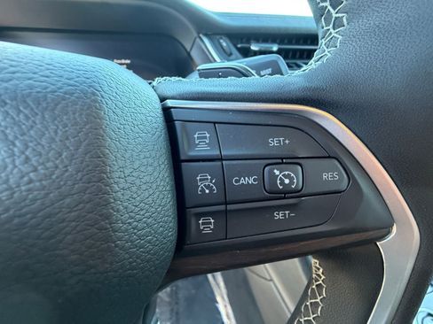 New 2025 Jeep Grand Cherokee L Limited w/ Black Appearance Package AWD/4WD image 20