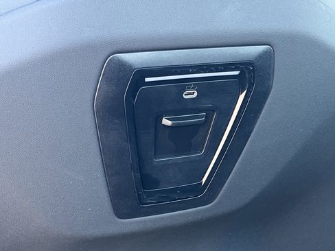 Used 2025 BMW i5 eDrive40i image 21