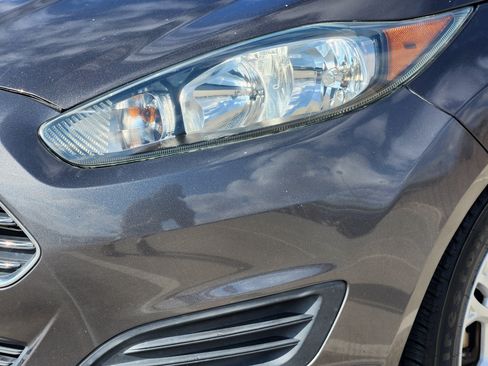 Used 2015 Ford Fiesta SE image 9