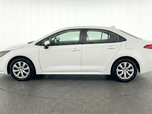 Used 2025 Toyota Corolla LE FWD image 5