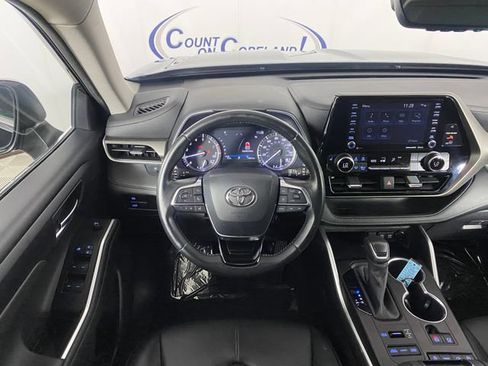 Used 2020 Toyota Highlander XLE AWD/4WD image 20