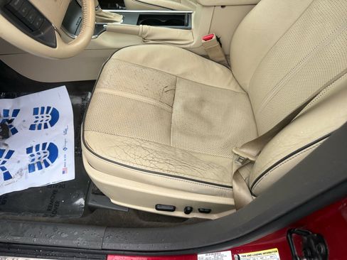 Used 2011 Lincoln MKZ image 9