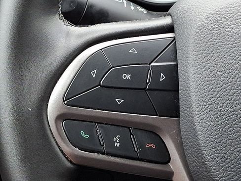 Used 2019 Jeep Cherokee Latitude Plus w/ Comfort/Convenience Group AWD/4WD image 20