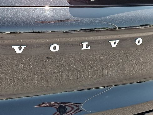 Used 2024 Volvo XC40 B5 Plus w/ Protection Package Premier AWD/4WD image 34