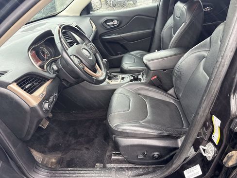 Used 2014 Jeep Cherokee Limited w/ Luxury Group AWD/4WD image 11
