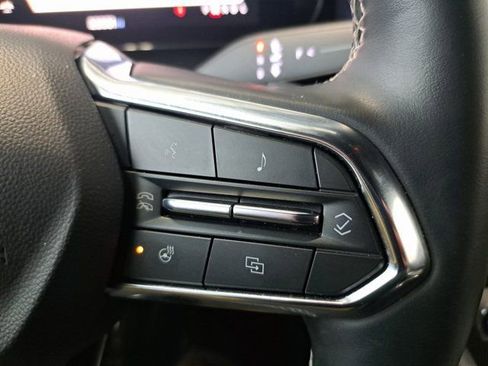 Used 2025 Chevrolet Traverse LT image 16