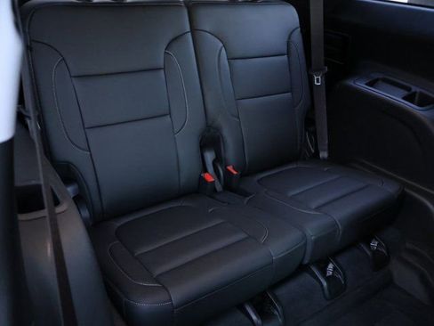 Certified 2022 GMC Acadia SLT w/ Technology Package image 16