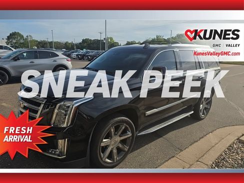Used 2017 Cadillac Escalade Luxury AWD/4WD image 7
