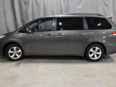 Used 2012 Toyota Sienna LE image 3