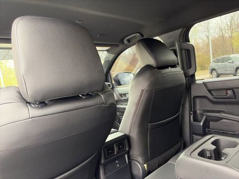 Used 2025 Toyota 4Runner SR5 image 26