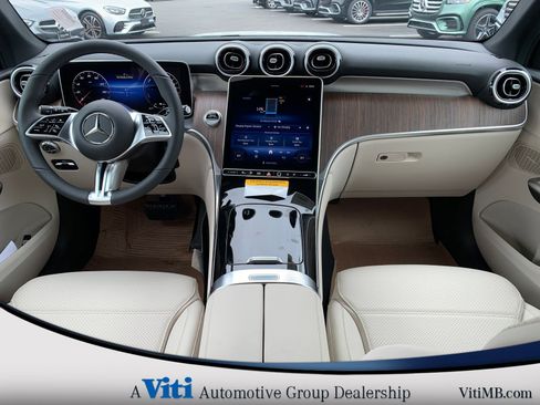 Used 2025 Mercedes-Benz GLC 350e GLC 350e image 2