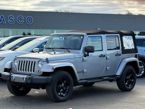 Used 2016 Jeep Wrangler Unlimited Sahara w/ Connectivity Group image 25