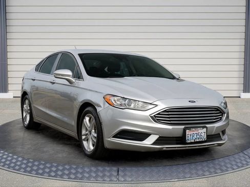 Used 2018 Ford Fusion SE FWD image 1