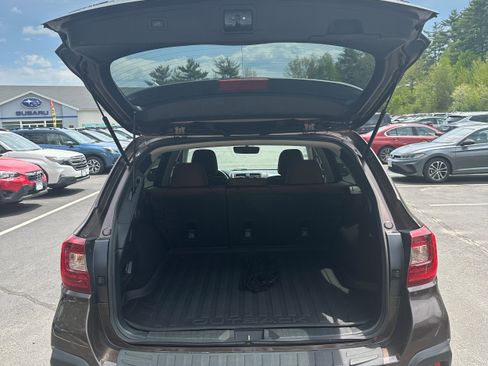 Used 2019 Subaru Outback 3.6R Touring AWD/4WD image 8