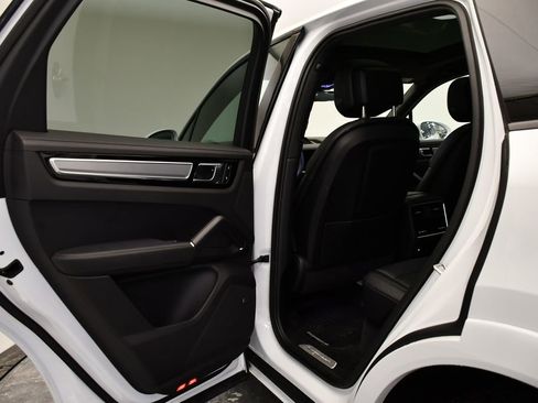 Used 2023 Porsche Cayenne S image 45