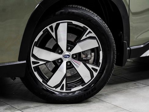 Used 2019 Subaru Forester Touring image 3