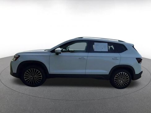 Used 2025 Volkswagen Taos SE FWD image 8