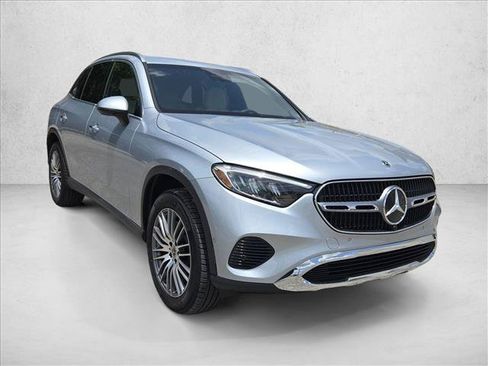 Used 2026 Mercedes-Benz GLC 300 image 3