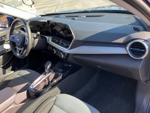 Used 2024 Chevrolet Trax LT w/ Driver Confidence Package image 17