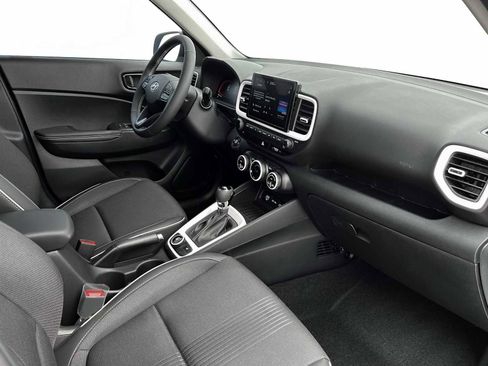New 2025 Hyundai Venue Limited image 15
