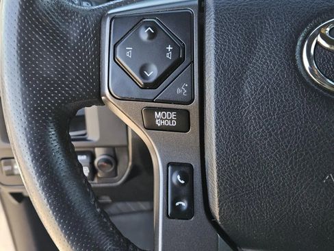 Used 2017 Toyota Tacoma TRD Sport image 17