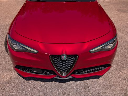 Used 2022 Alfa Romeo Giulia Veloce RWD image 12
