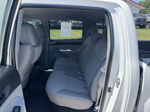 Used 2014 Toyota Tacoma 4x4 Double Cab w/ SR5 Package image 12