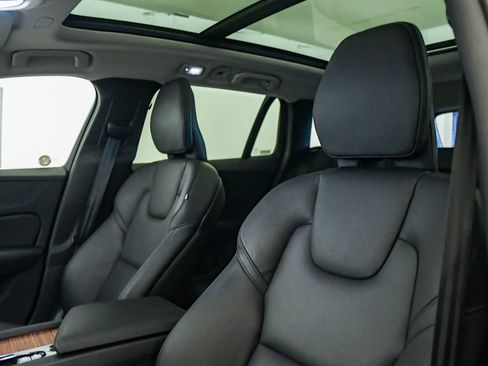 Certified 2025 Volvo V60 B5 Cross Country Plus AWD/4WD image 18
