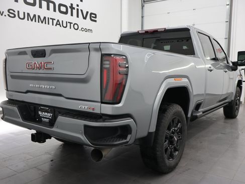 Used 2025 GMC Sierra 2500 AT4 w/ AT4 Premium Plus Package AWD/4WD image 4