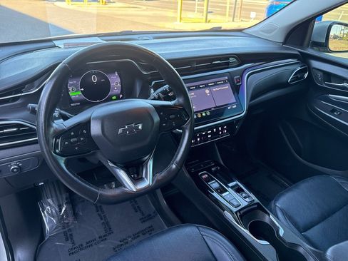 Used 2022 Chevrolet Bolt EUV LT w/ Convenience Package image 18