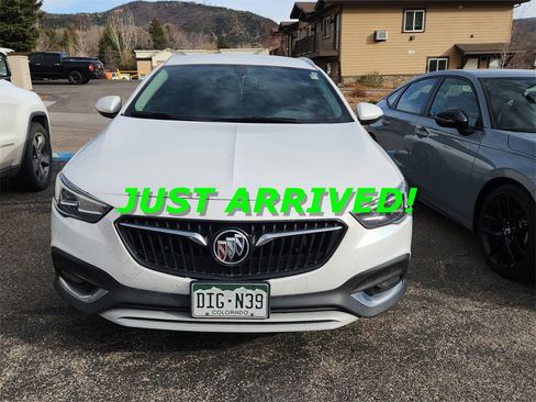 Used 2018 Buick Regal Preferred w/ Sights and Sounds Package image 2