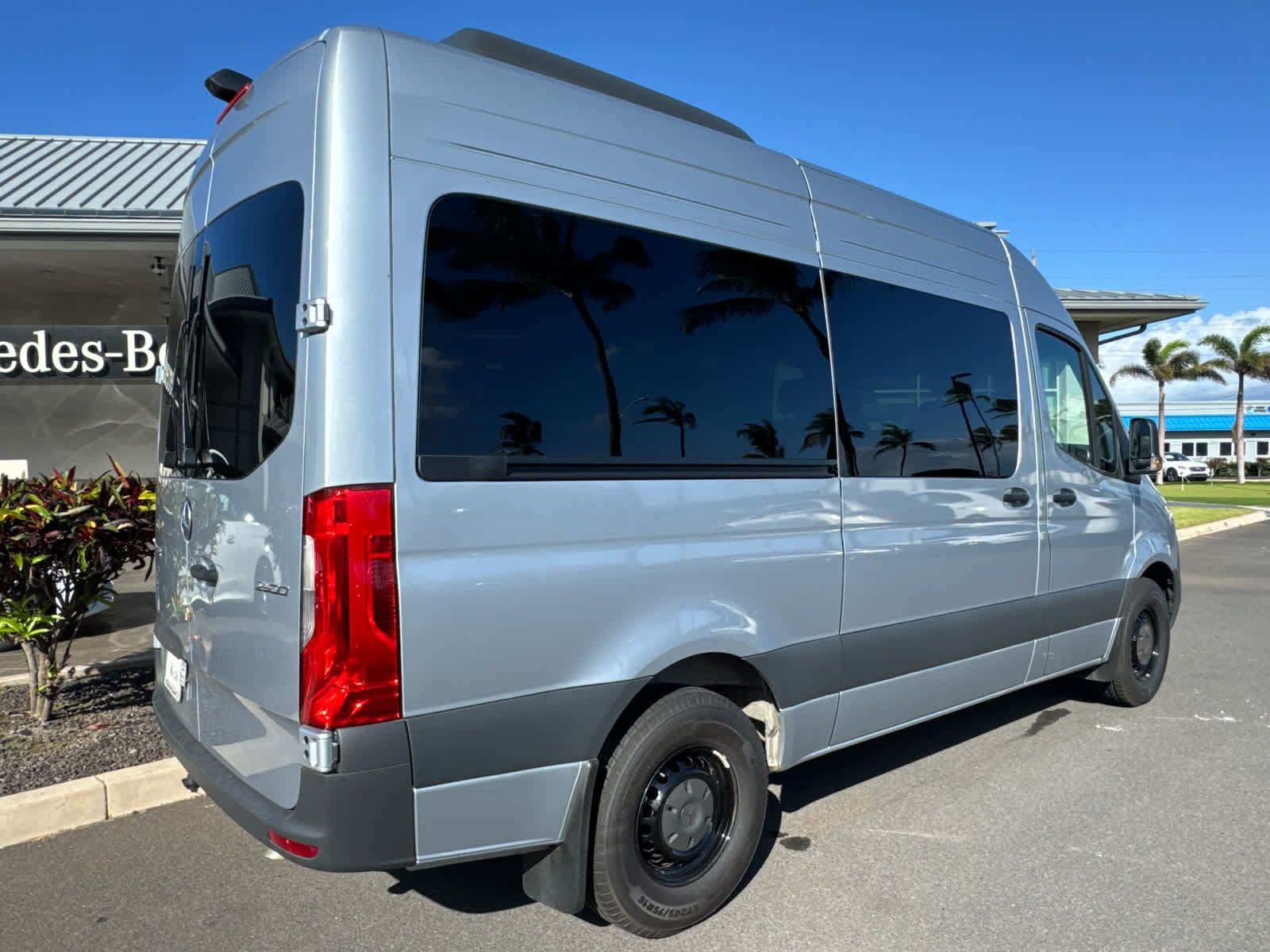Used 2025 Mercedes-Benz Sprinter 2500 image 9