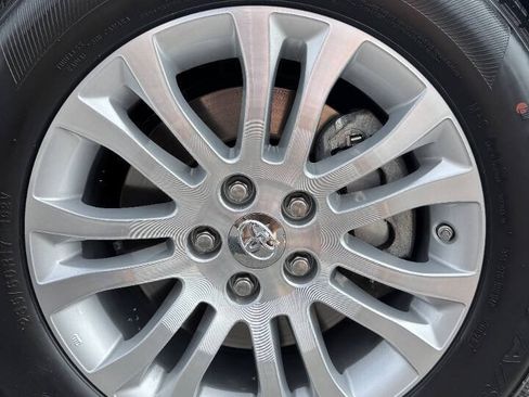 Used 2017 Toyota Sienna FWD image 12