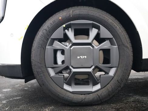 New 2026 Kia Carnival SX image 8