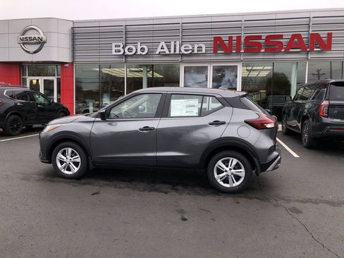 New 2025 Nissan Kicks Play S FWD image 11