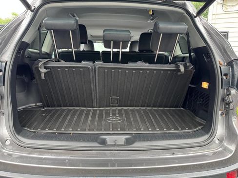 Used 2019 Toyota Highlander XLE image 15