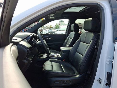 Used 2023 Chevrolet Traverse RS image 18