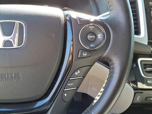 Used 2017 Honda Pilot Touring image 23