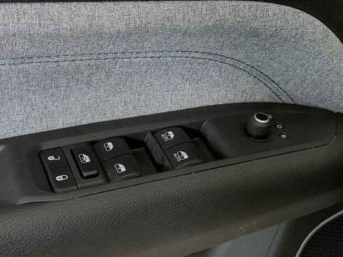 Used 2025 Jeep Compass Latitude image 20