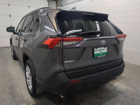 Used 2019 Toyota RAV4 LE FWD image 5
