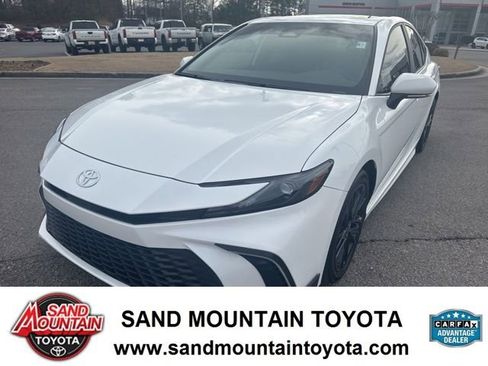 Used 2025 Toyota Camry SE w/ Convenience Package image 7