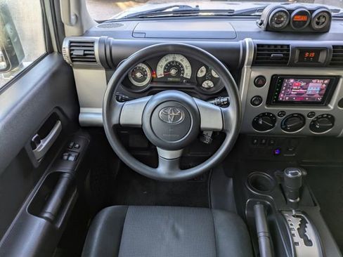 Used 2010 Toyota FJ Cruiser 4WD image 16